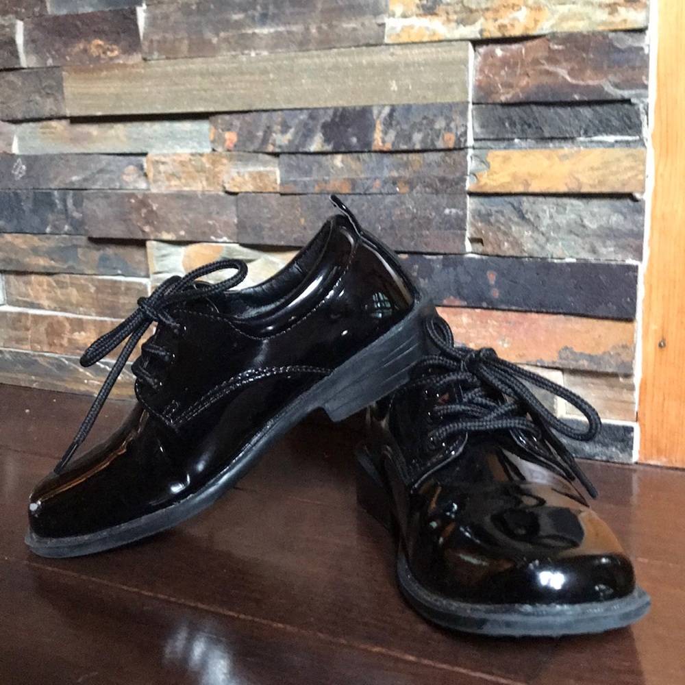 Boys patent leather dress shoe